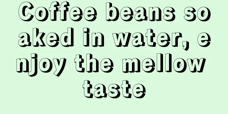 Coffee beans soaked in water, enjoy the mellow taste